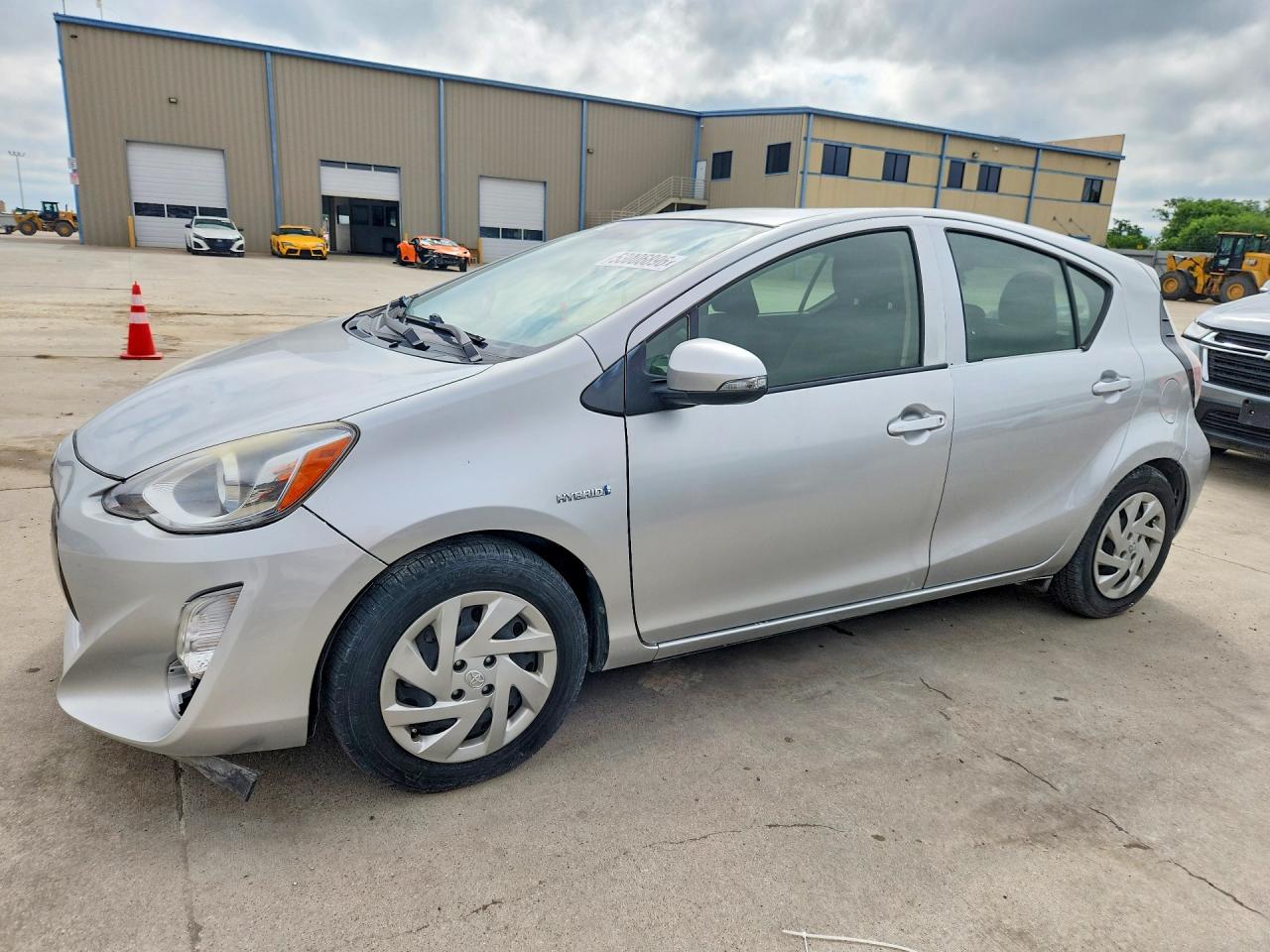 Salvage Toyota Prius c Image