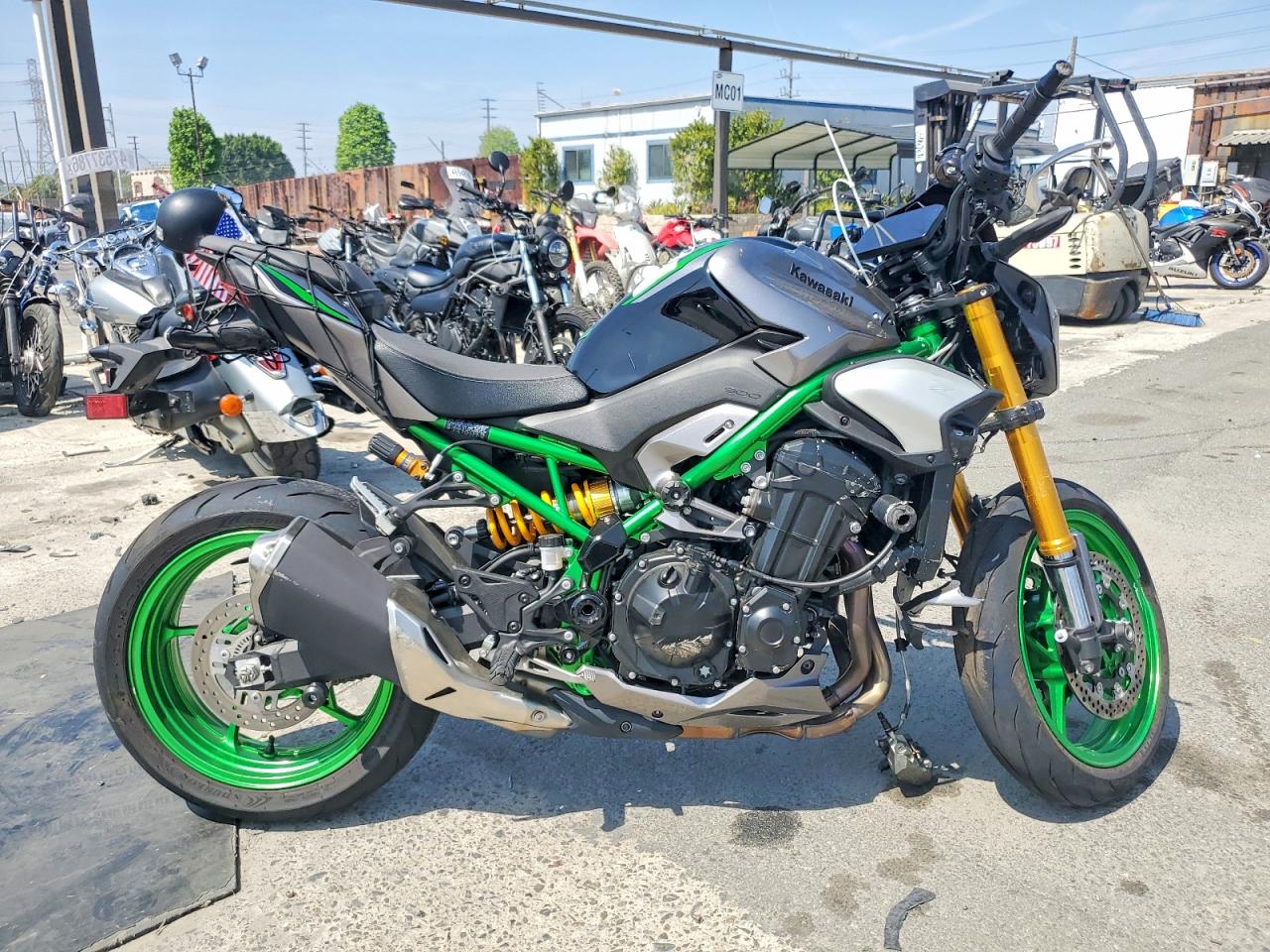 Salvage Kawasaki Zr900 T Image