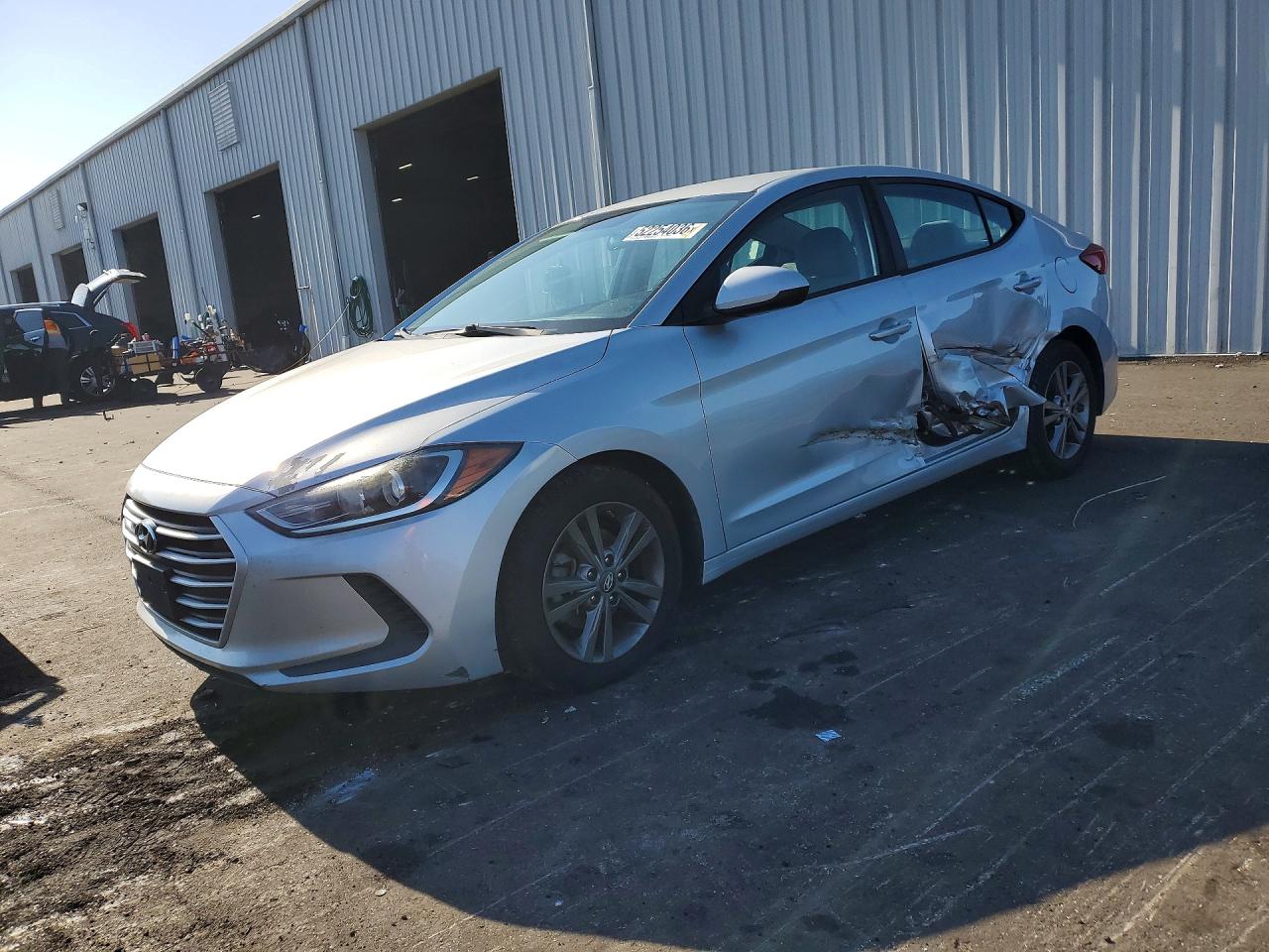Salvage Hyundai ELANTRA Image