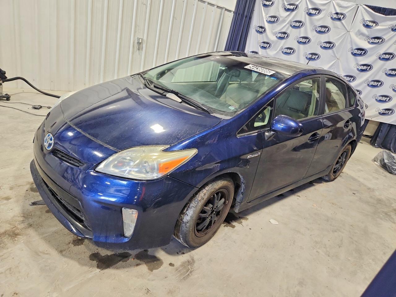Salvage Toyota Prius Image