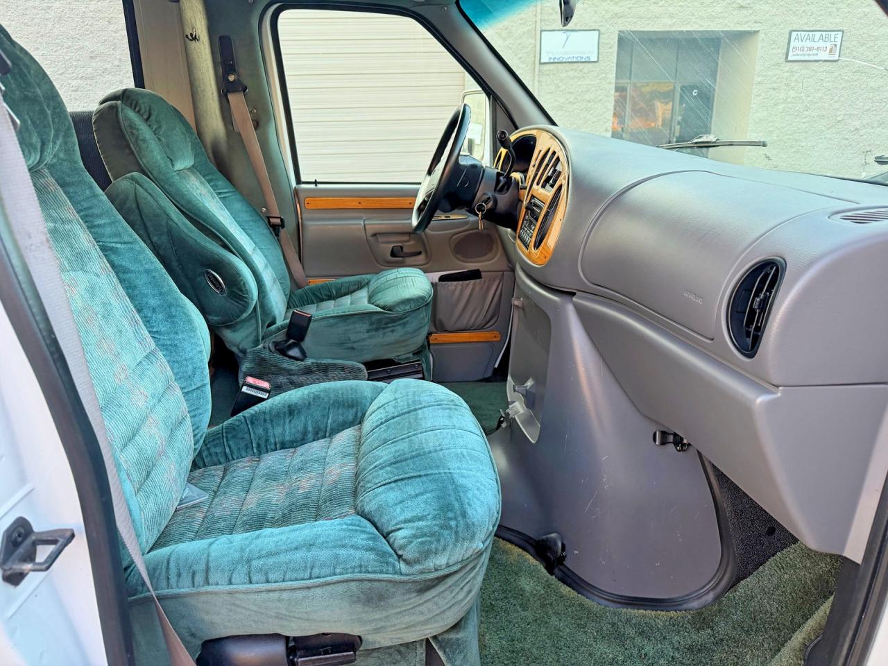 Ford Econoline E350 Super Duty Cutaway Van