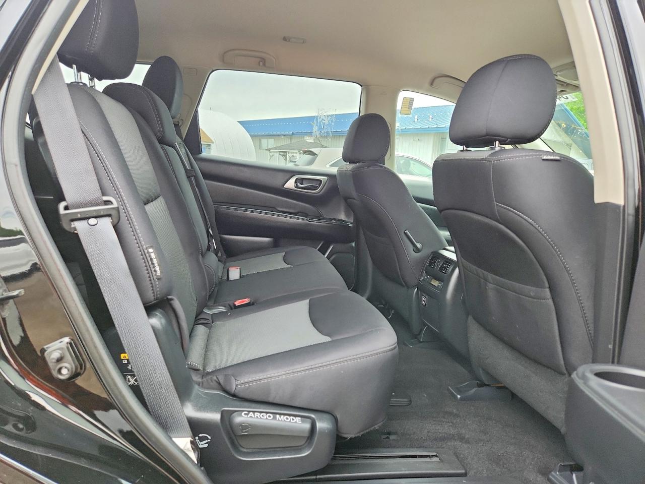Nissan Pathfinder Sv