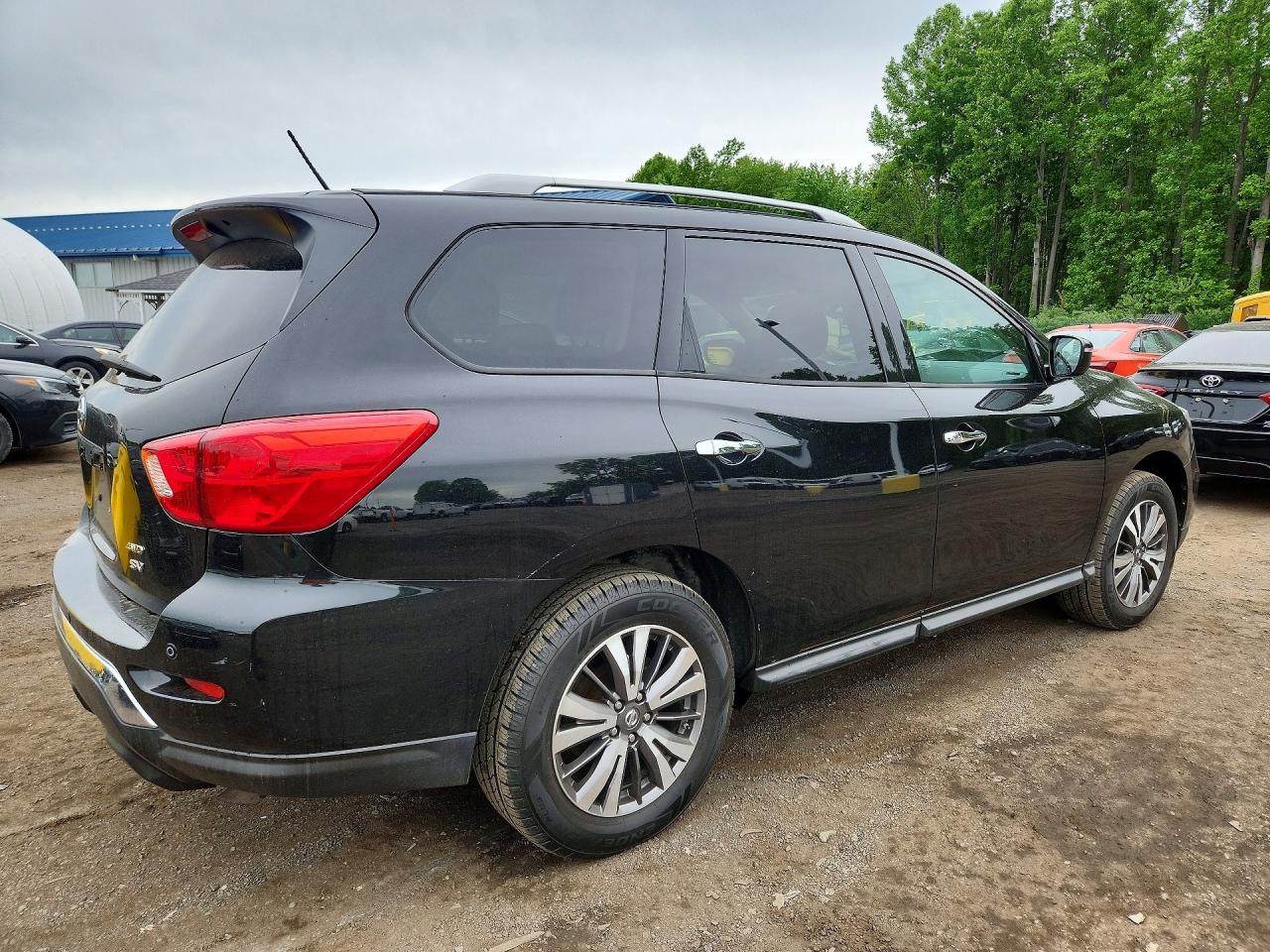 Nissan Pathfinder Sv