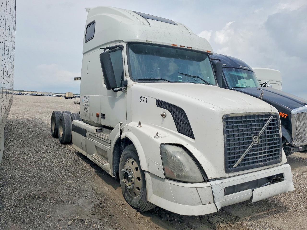 Salvage Volvo Vn Image
