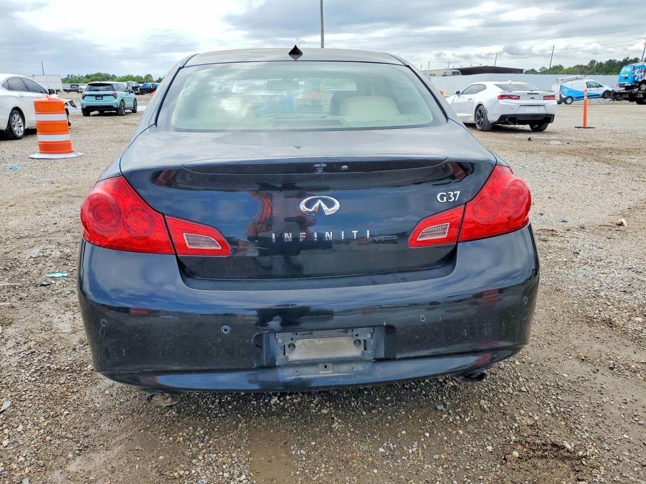 INFINITI G37 Base