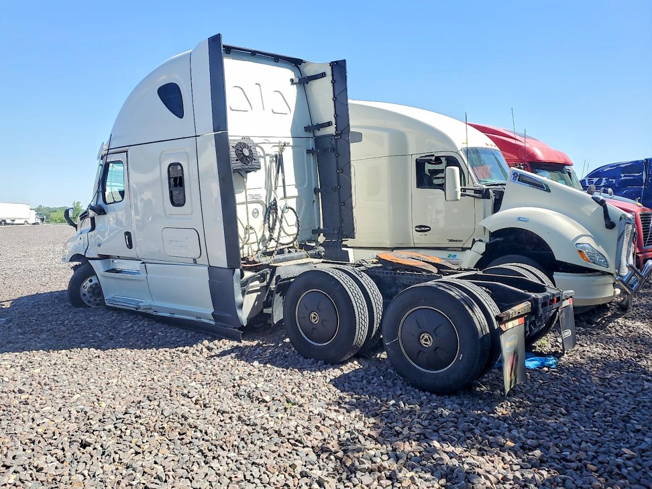 Freigliner Cascadia 126