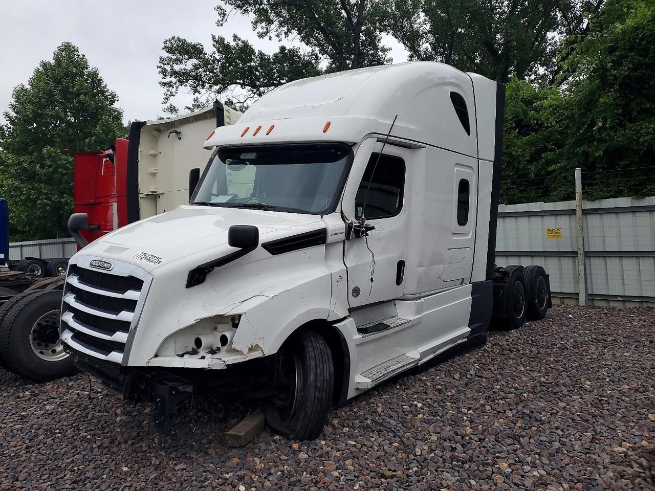 Freigliner Cascadia 126
