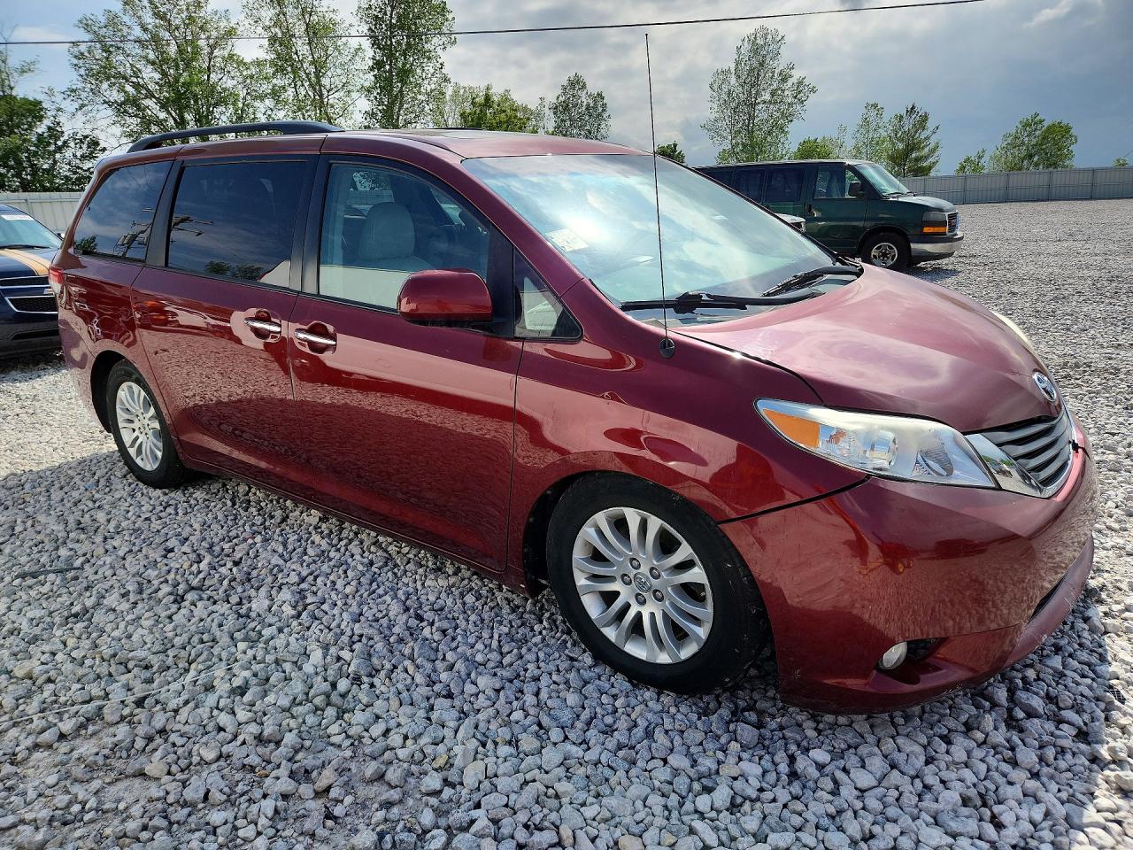 Toyota Sienna Xle 8-passenger