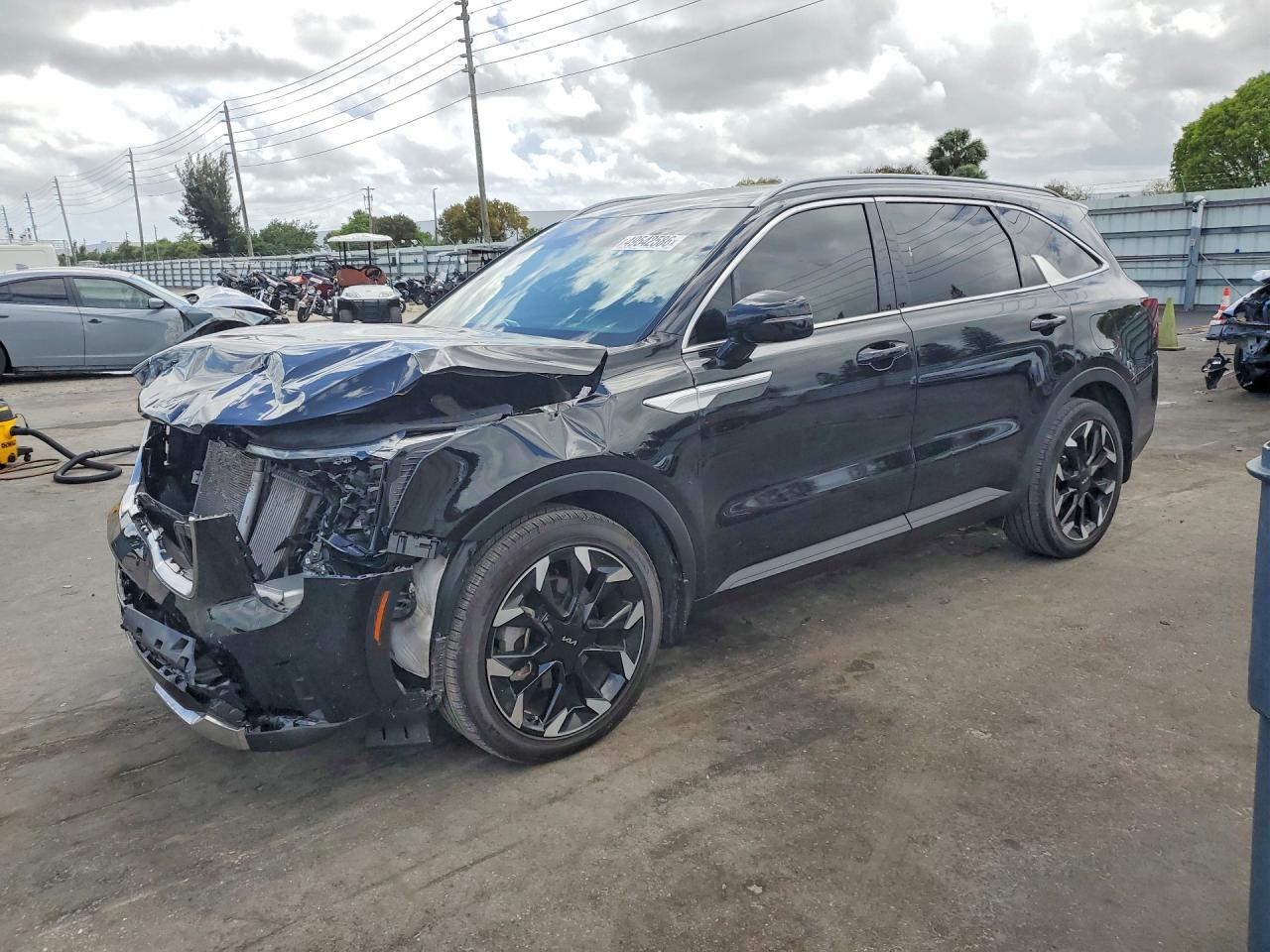 Salvage Kia Sorento Image