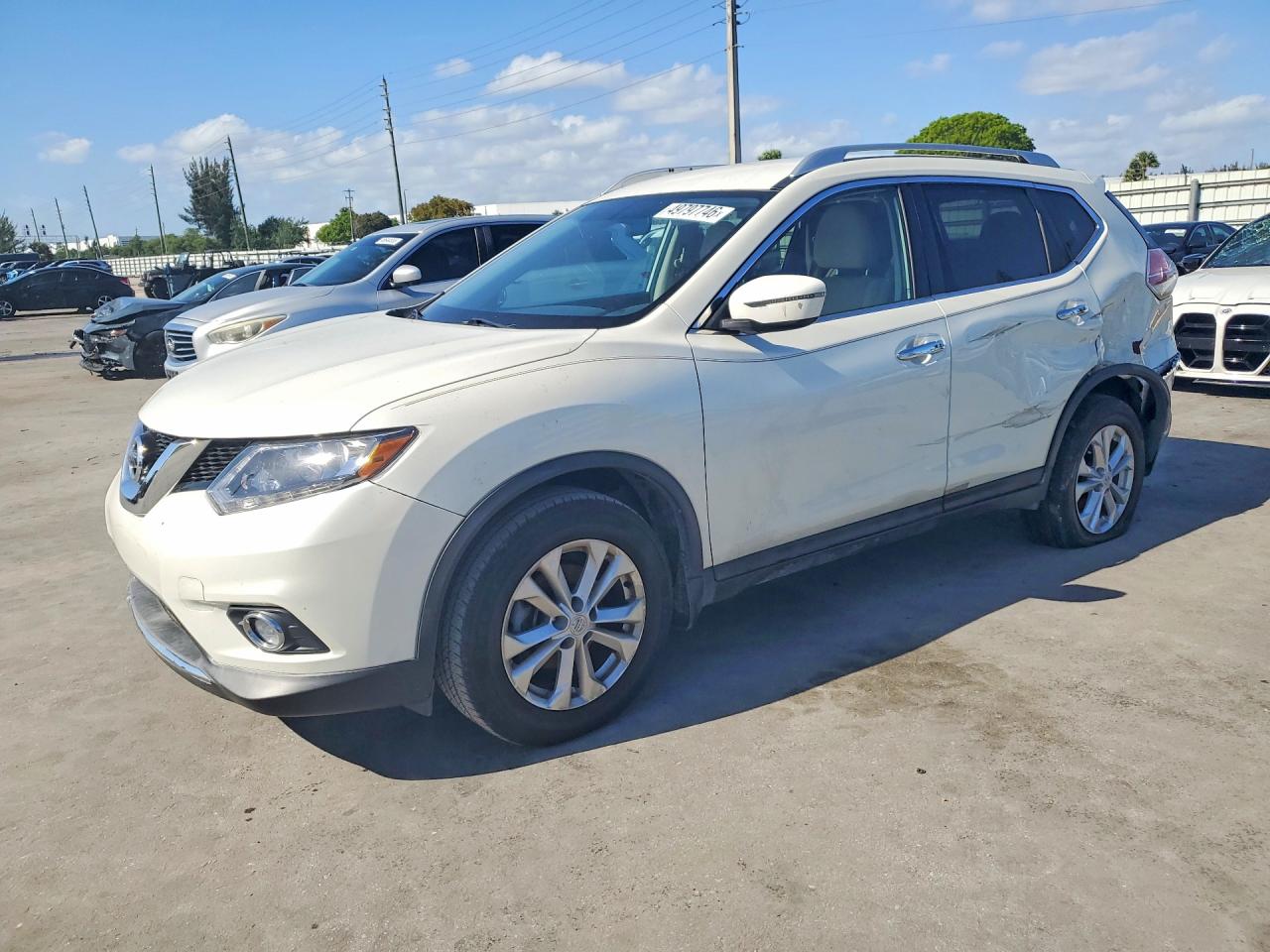 Salvage Nissan Rogue Image