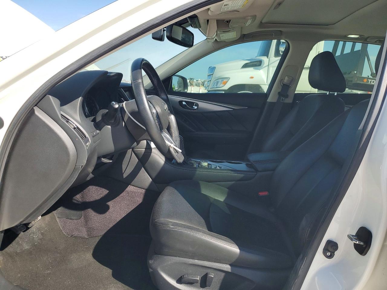 INFINITI Q50 Luxe