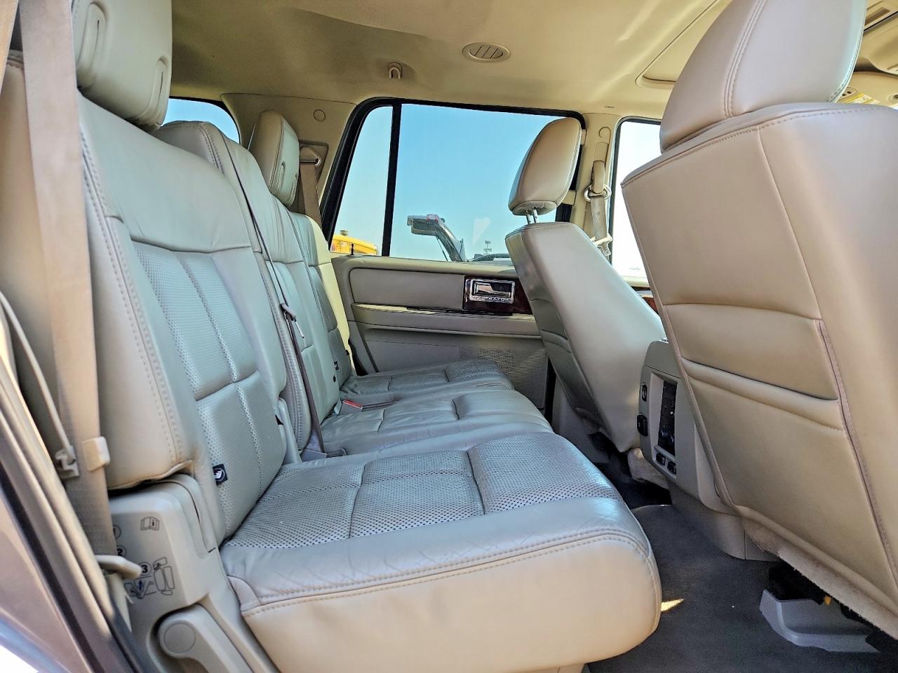 Lincoln Navigator