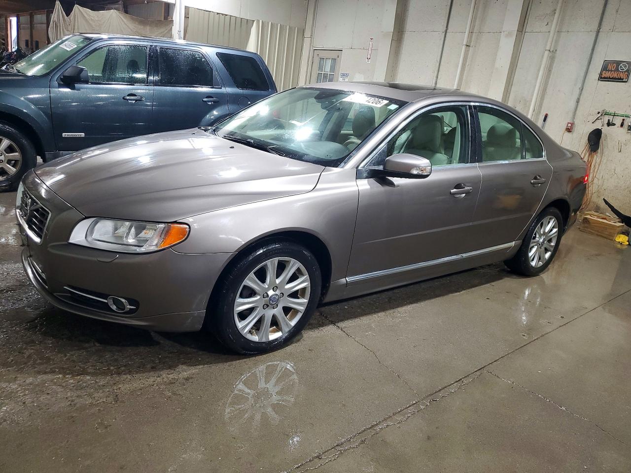 Salvage Volvo S80 Image