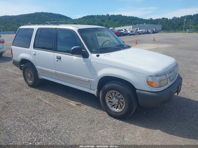 Salvage Ford Explorer Image