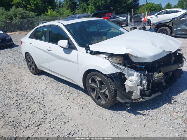 Salvage Hyundai ELANTRA Image