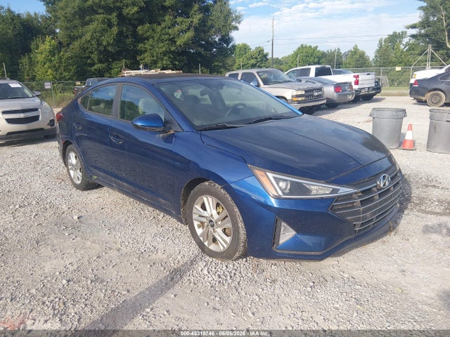 Salvage Hyundai ELANTRA Image