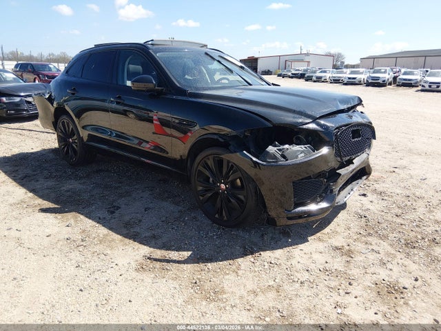 Salvage Jaguar F-PACE Image
