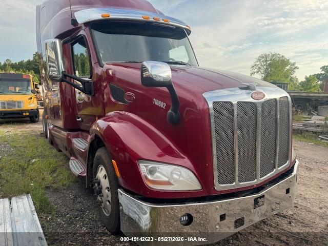 Salvage Peterbilt 579 Image