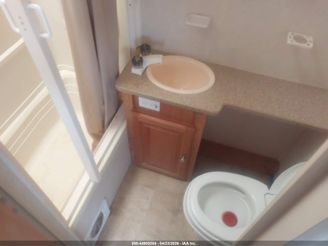 Forest River Wildwood La Fifth Wheel