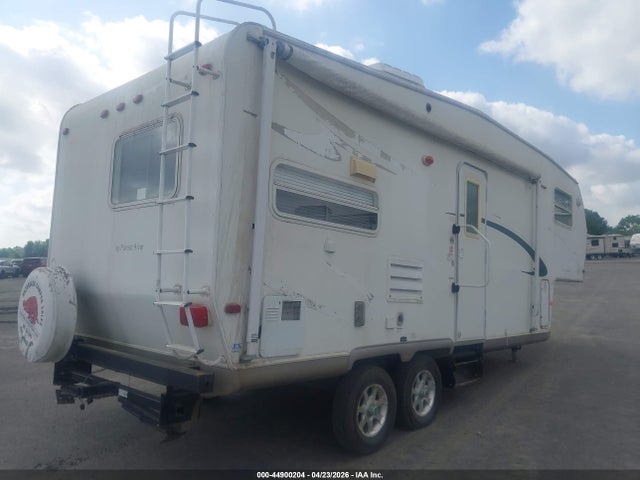 Forest River Wildwood La Fifth Wheel