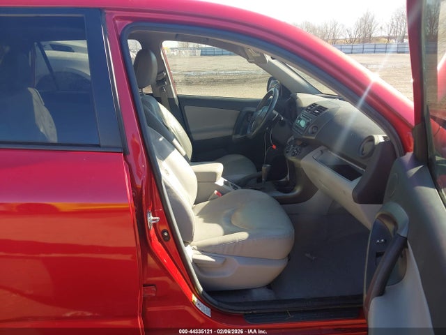 Toyota RAV4 Limited V6