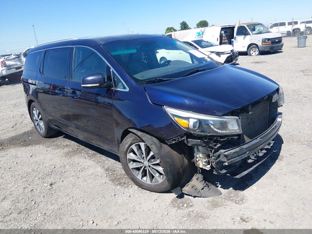 Salvage Kia Sedona Image