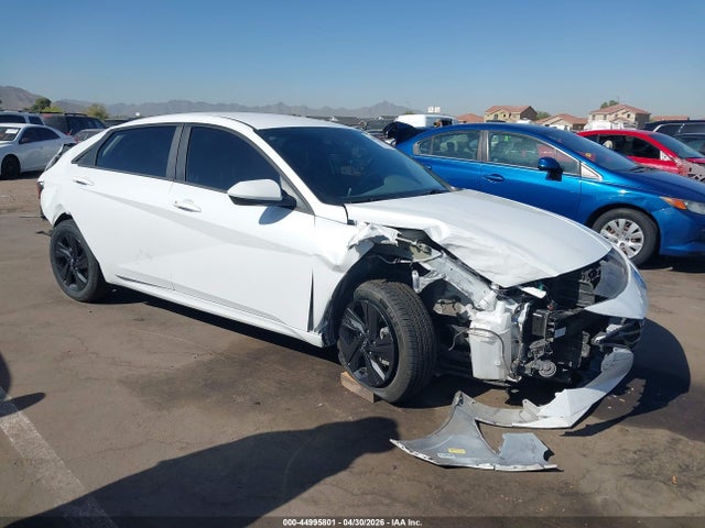 Salvage Hyundai ELANTRA Image