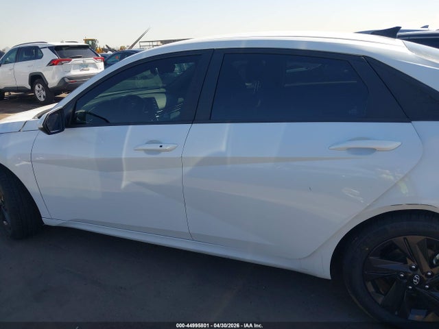Hyundai ELANTRA Sel