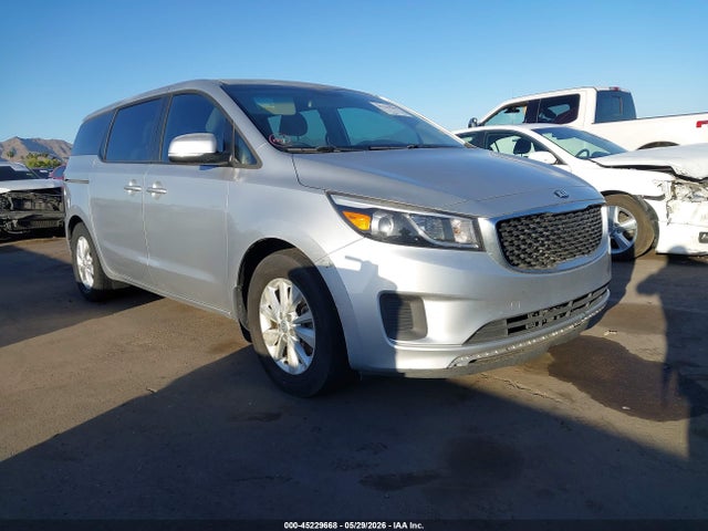 Salvage Kia Sedona Image