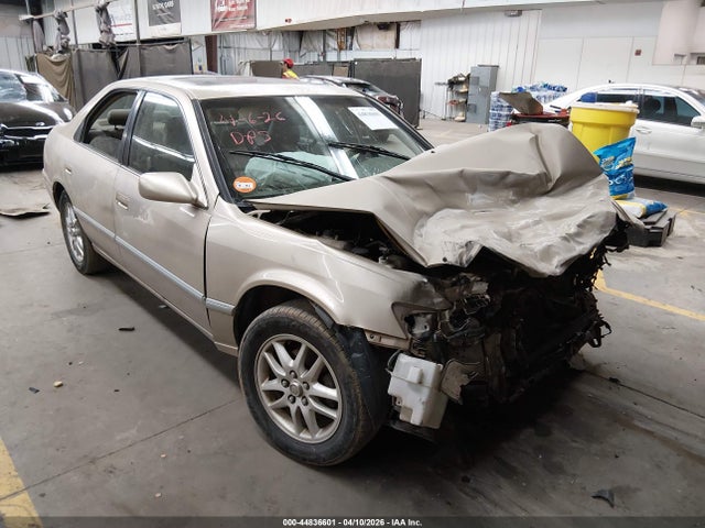 Salvage Toyota Camry Image
