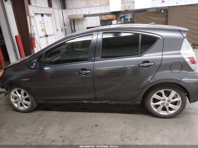 Toyota Prius c Four