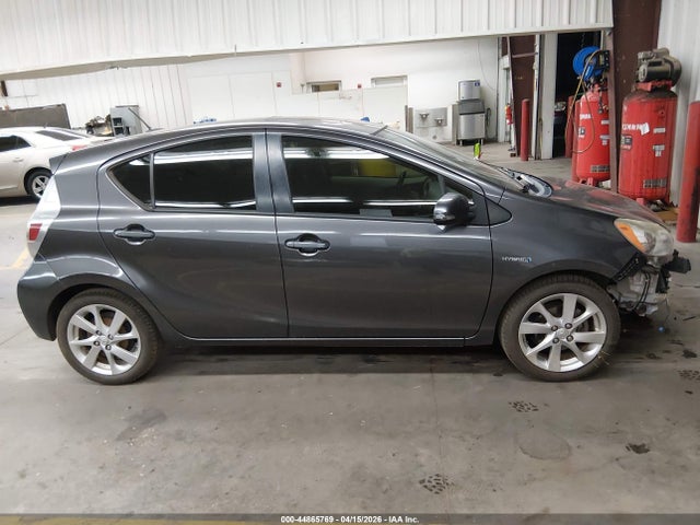 Toyota Prius c Four