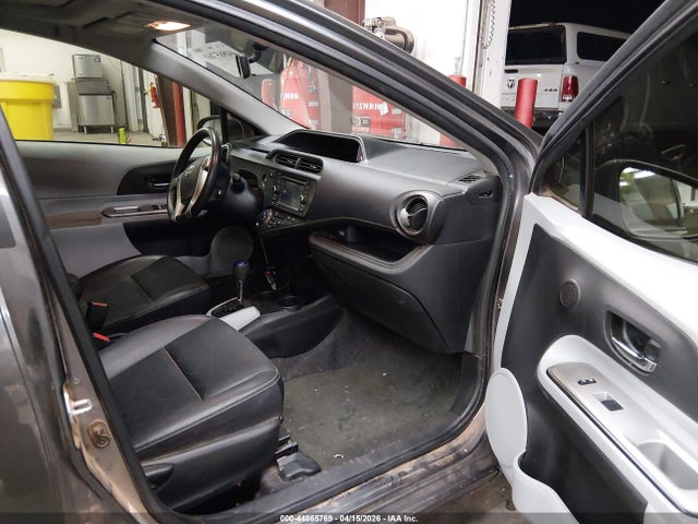 Toyota Prius c Four