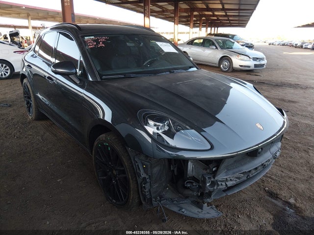 Salvage Porsche Macan Image