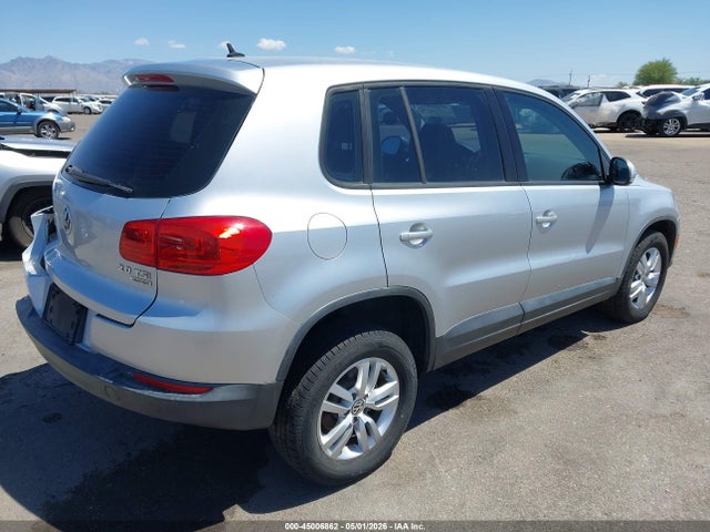 Volkswagen Tiguan S