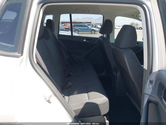 Volkswagen Tiguan S