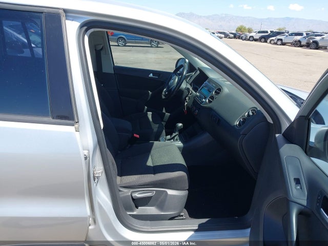 Volkswagen Tiguan S