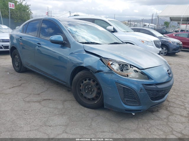 Salvage Mazda Mazda3 Image