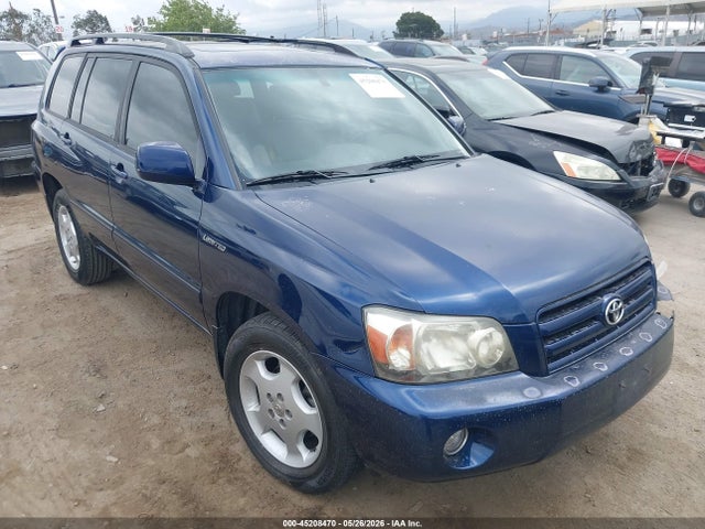 Salvage Toyota Highlander Image