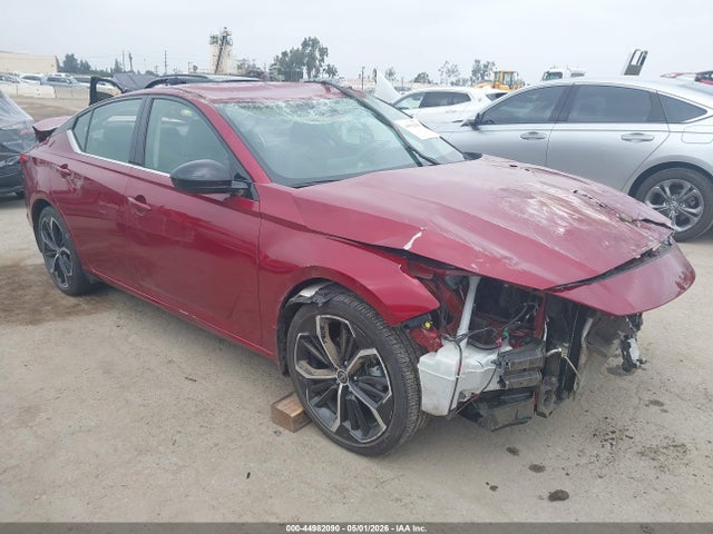 Salvage Nissan Altima Image