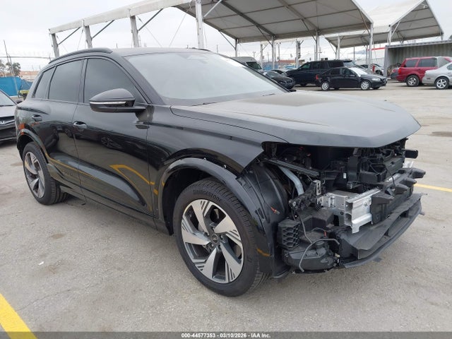 Salvage Audi Q6 Image