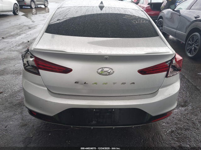 Hyundai ELANTRA Sel