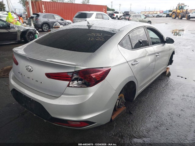 Hyundai ELANTRA Sel