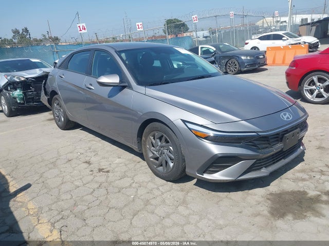 Salvage Hyundai ELANTRA Image
