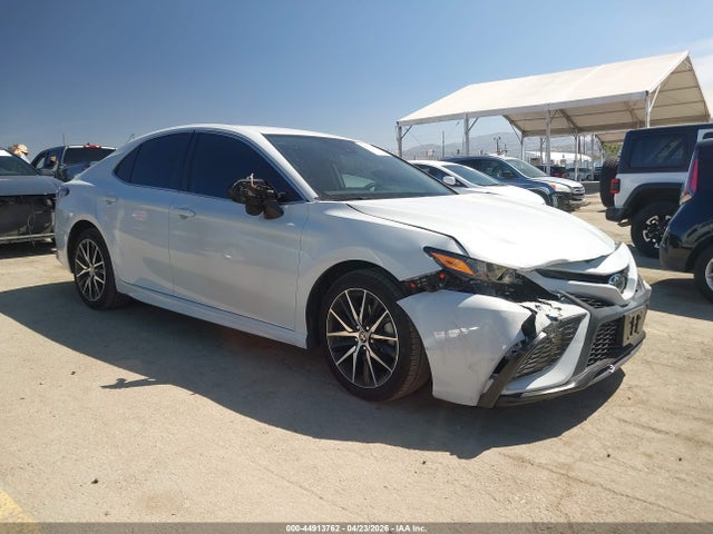 Salvage Toyota Camry Image