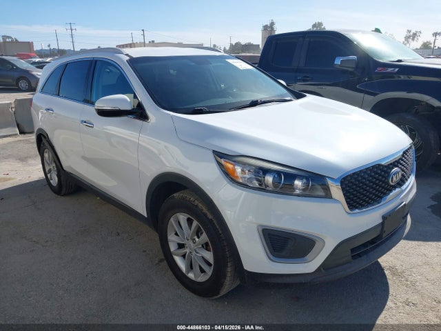 Salvage Kia Sorento Image