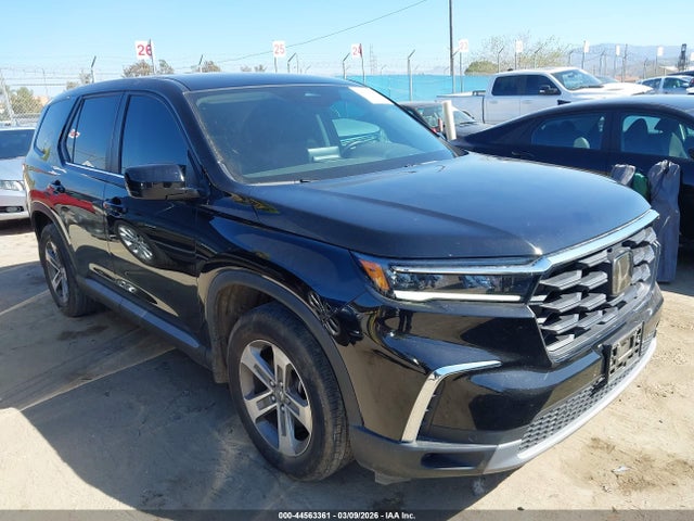 Salvage Honda Pilot Image
