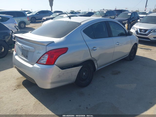 Nissan Versa