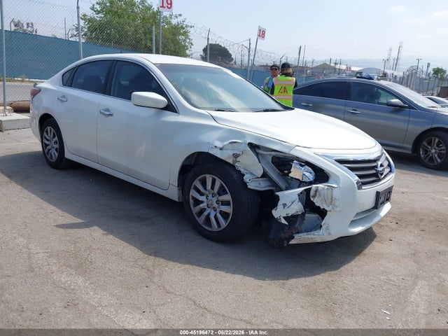 Salvage Nissan Altima Image