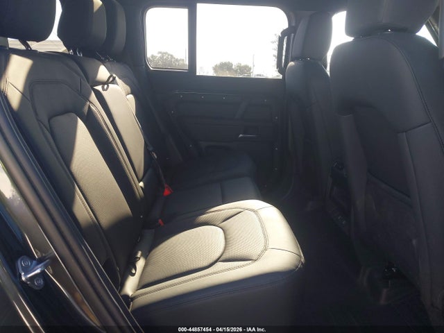 Land Rover Defender 110 P300